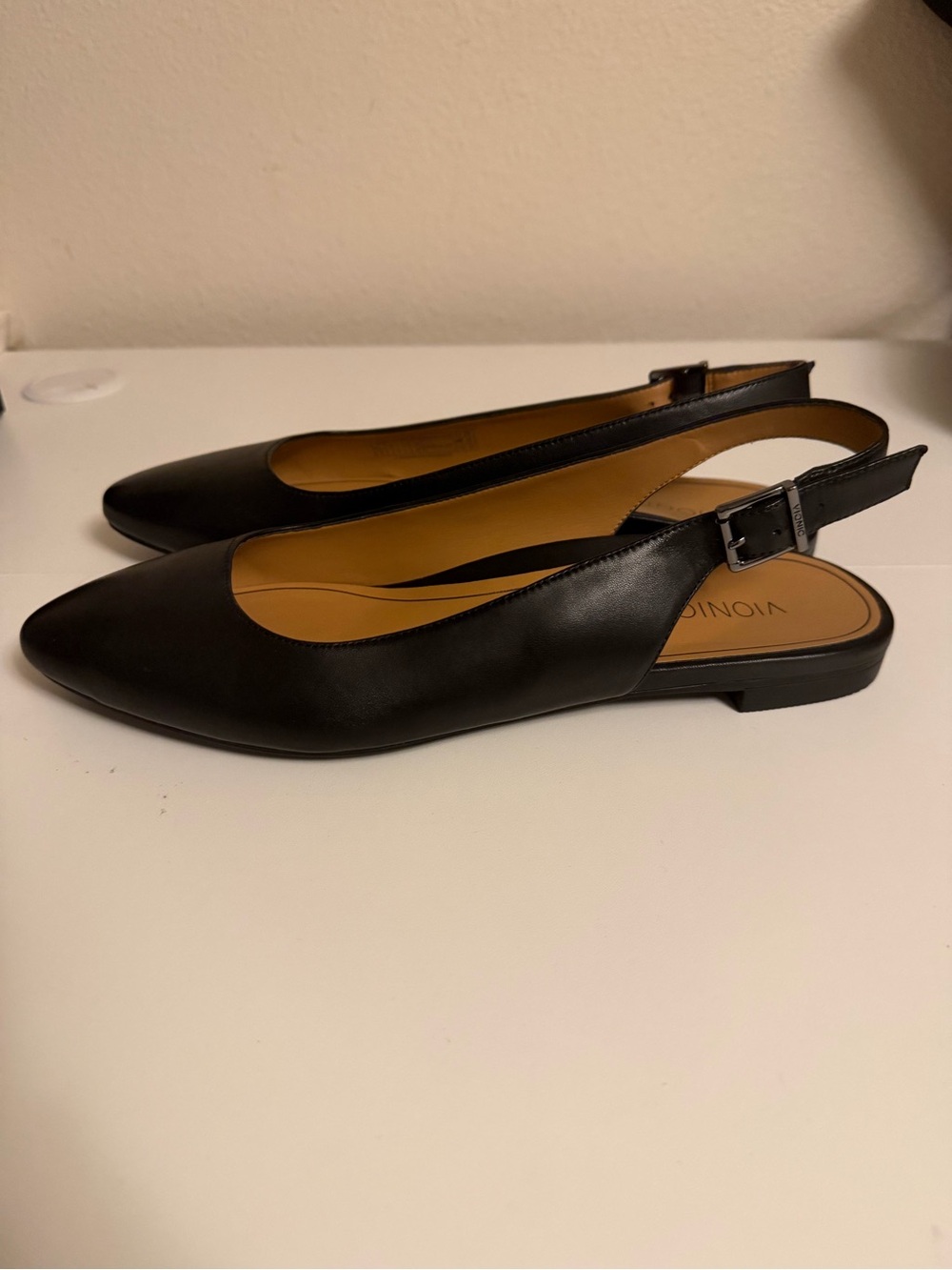 Vionic Jade Slingback Flats in black leather size 9 point toe